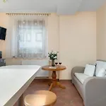 Comfortable With Parking Space By Renters * 자코파네